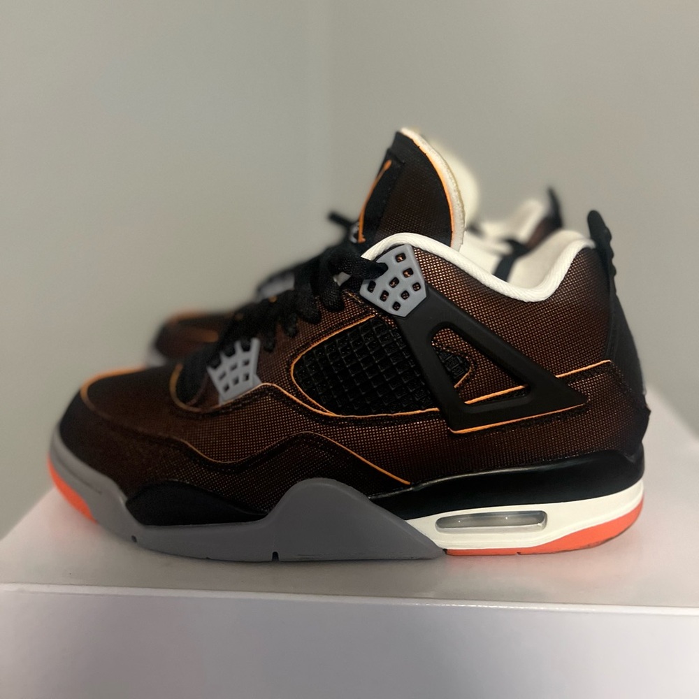 2021 Wmns Jordan 4 Retro ‘Starfish’ 
Size Wmn 7.5/Boys 6